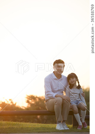 Dad and daughter 36588769