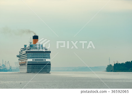 Large royal cruise liner Large royal cruise liner 36592065
