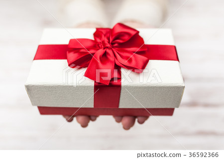 Present box in woman's hands Present box in woman's hands 36592366