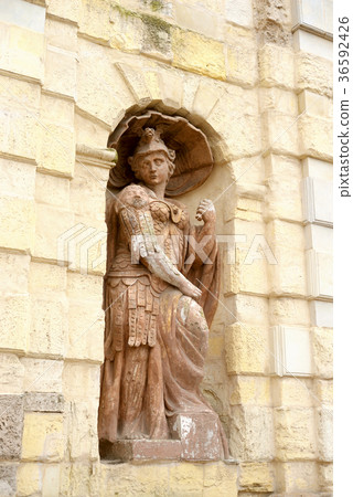 Statue symbolizing bravery. 36592426