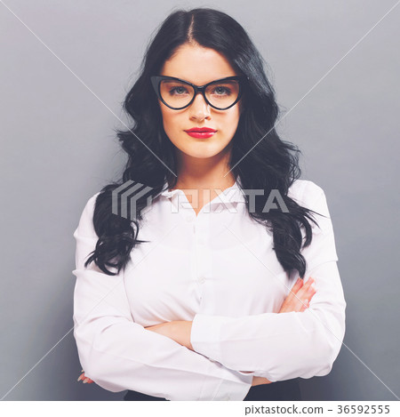 Portrait of a young business woman Portrait of a young business woman 36592555