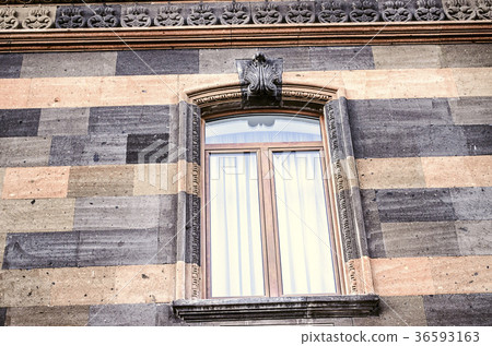 Carved stone pattern on the cornice and frame 36593163