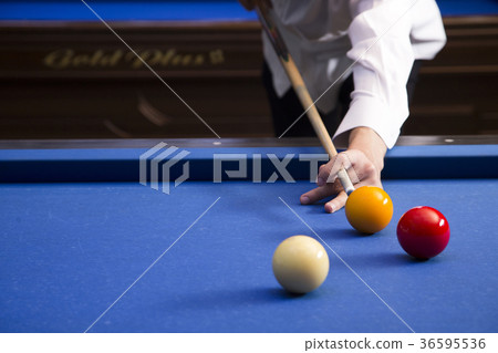 Play billiards on the pool table. 036 Play billiards on the pool table. 036 36595536
