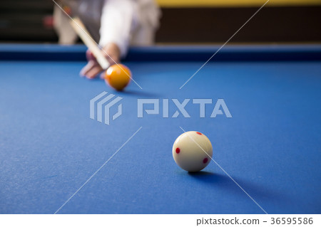 Play billiards on the pool table. 005 Play billiards on the pool table. 005 36595586