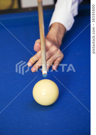 Play billiards on the pool table. 025 Play billiards on the pool table. 025 36595600