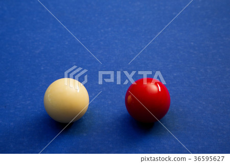 Play billiards on the pool table. 054 Play billiards on the pool table. 054 36595627