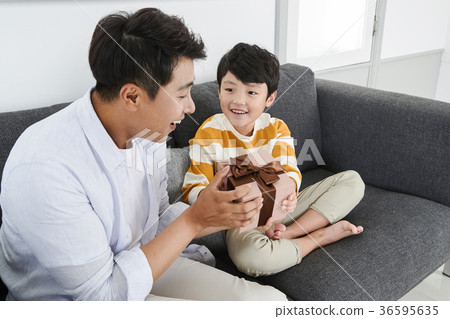 Young father's good teacher for son - playing guitar, reading storybook, etc. 208 Young father's good teacher for son - playing guitar, reading storybook, etc. 208 36595635