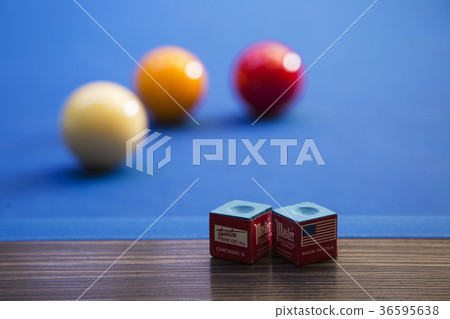 Play billiards on the pool table. 027 Play billiards on the pool table. 027 36595638