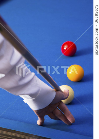 Play billiards on the pool table. 052 Play billiards on the pool table. 052 36595675