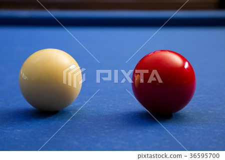 Play billiards on the pool table. 018 Play billiards on the pool table. 018 36595700