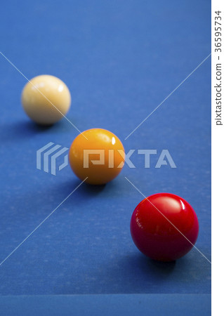 Play billiards on the pool table. 075 Play billiards on the pool table. 075 36595734