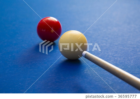 Play billiards on the pool table. 068 Play billiards on the pool table. 068 36595777