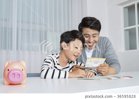 Young father's good teacher for son - playing guitar, reading storybook, etc. 292 Young father's good teacher for son - playing guitar, reading storybook, etc. 292 36595828