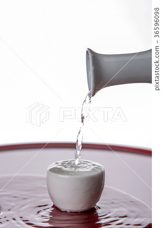 the Korean traditional drinks - rice wine, Makgeolli and others. 014 36596098