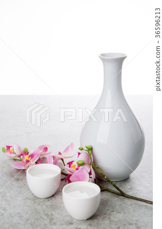 the Korean traditional drinks - rice wine, Makgeolli and others. 016 36596213