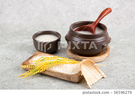 the Korean traditional drinks - rice wine, Makgeolli and others. 057 36596279