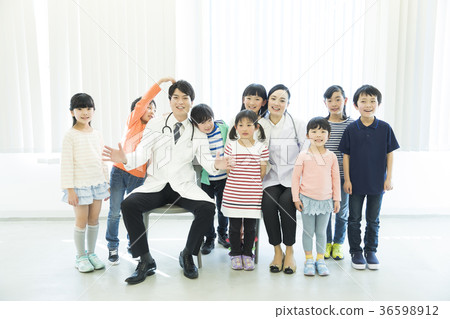 Primary school child Primary school child 36598912