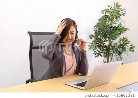 Telephone operator 36602351