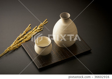酒和清酒杯 酒和清酒杯 36602916