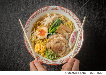 典型的中國麵條流行的中國麵條（拉麵） 36603665