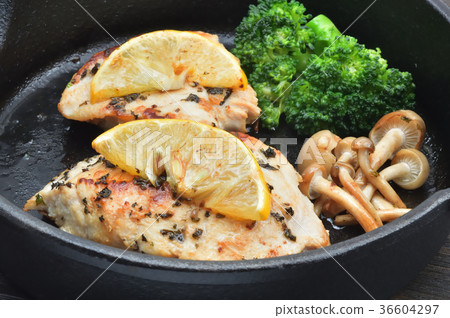 Chicken saute with lemon and herbs Chicken saute with lemon and herbs 36604297
