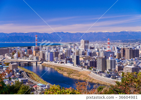 從秋季葉子的Mt.Konuki看見的沼澤都市風景 36604981