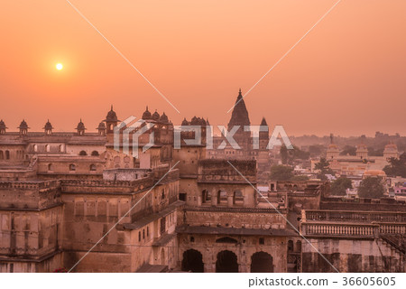 Orchha Palace, hindu temple, cityscape at sunset 36605605