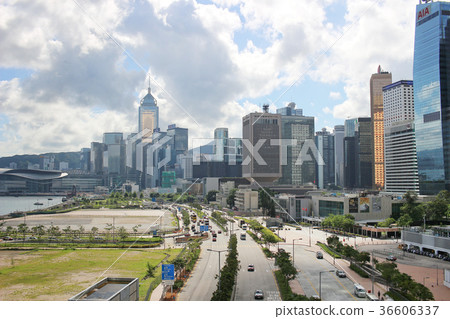 Lung Wo Road at central hk 2017 36606337