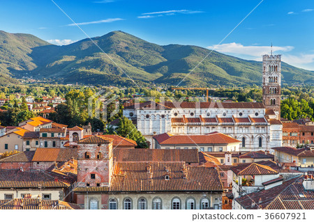 Wonderful cityscape in mountains Wonderful cityscape in mountains 36607921