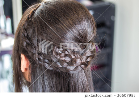 美女做造型 美女做造型 36607985