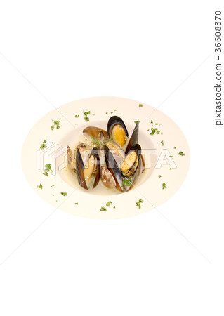 貝類蛤蜊和貽貝與香料白葡萄酒蒸 貝類蛤蜊和貽貝與香料白葡萄酒蒸 36608370