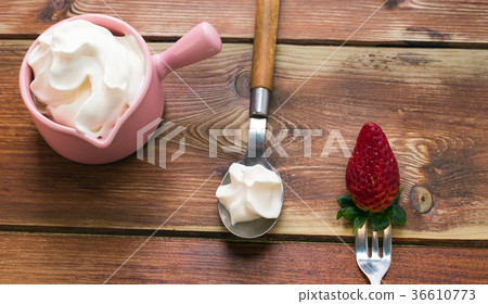 Fresh strawberries Fresh strawberries 36610773