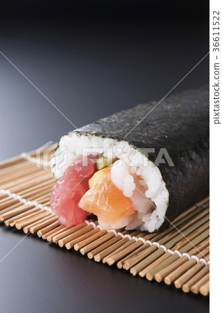 愛媛蜿蜒的三文魚 36611522