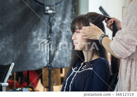 美女做髮型 36612319