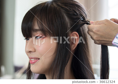 美女做髮型 美女做髮型 36612324