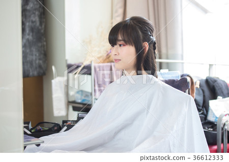 美女剪頭髮 美女剪頭髮 36612333