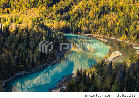 Moon Bay of Kanas lake in autumn with sunny 36613288