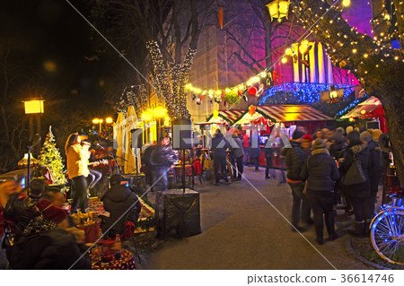 Night view from the Strossmayer Promenade  36614746