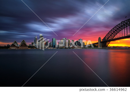 Sunset skyline of Sydney with Harbour Bridge 36614962