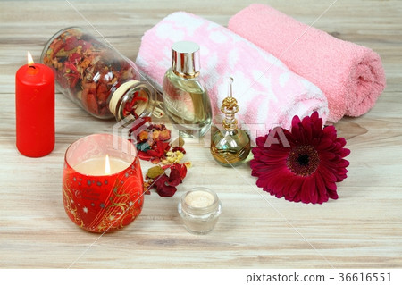 Christmas spa concept with candles and flower 36616551
