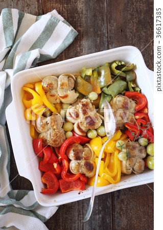 Braised meat paupiettes with bell peppers 36617385