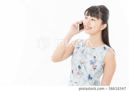 智能手機的年輕女子 智能手機的年輕女子 36618347