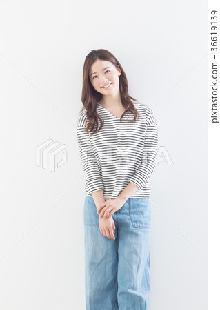Young woman white wall Young woman white wall 36619139