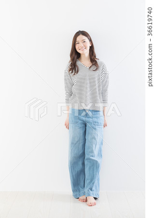 Young woman white wall Young woman white wall 36619740