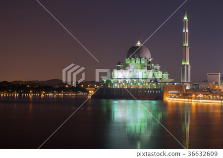 Beautiful putra Mosque view at night Beautiful putra Mosque view at night 36632609