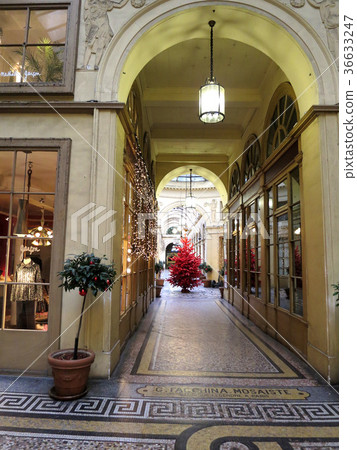 Passage in Paris Passage in Paris 36633247