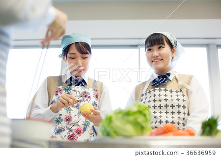 Junior high school student home economics cooking training Junior high school student home economics cooking training 36636959