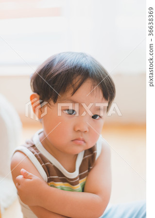 itchy, younger, person 36638369