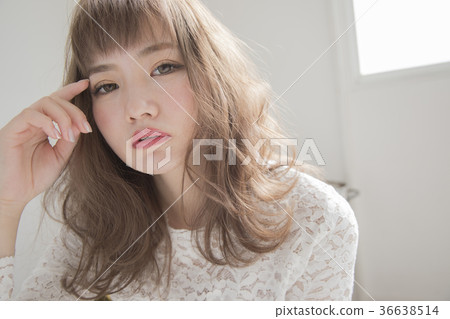 鬆散的中等頭髮 鬆散的中等頭髮 36638514