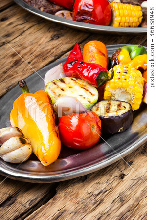 metal plate with grilled vegetables 36638948